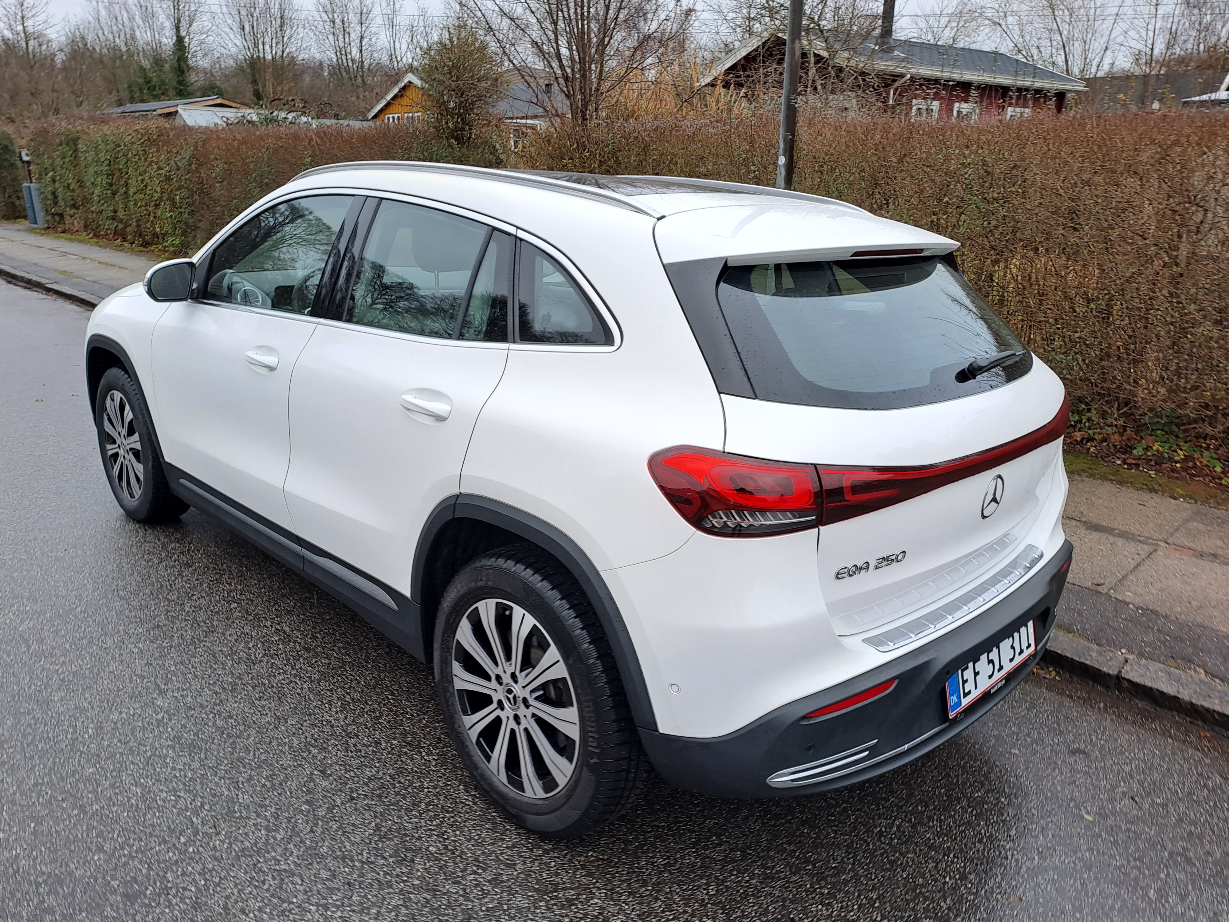 Hvid Mercedes EQA 250 fra 2023
