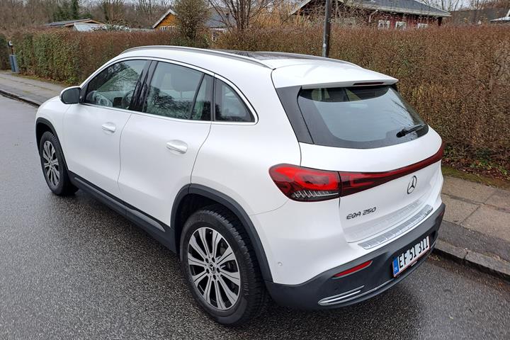 Hvid Mercedes EQA 250 fra 2023