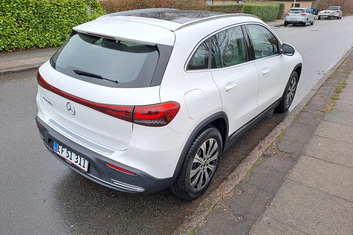 Hvid Mercedes EQA 250 fra 2023