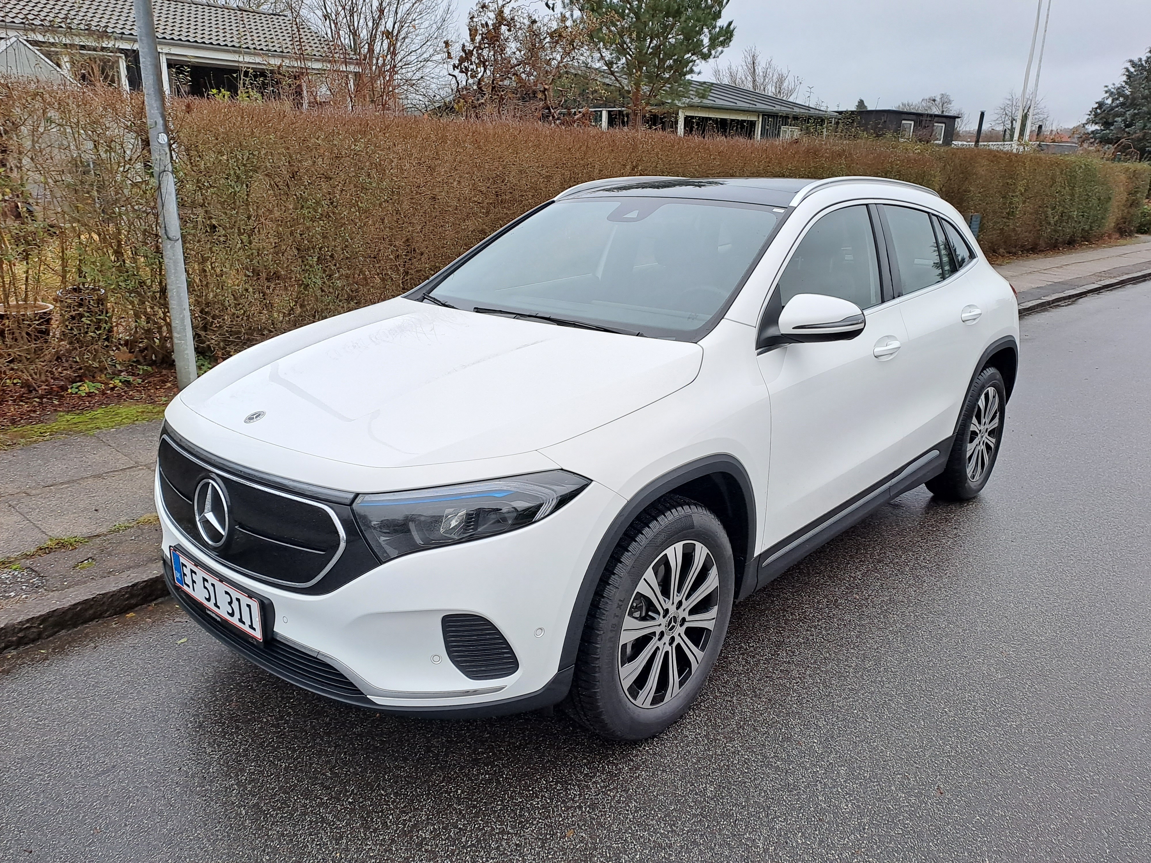Hvid Mercedes EQA 250 fra 2023