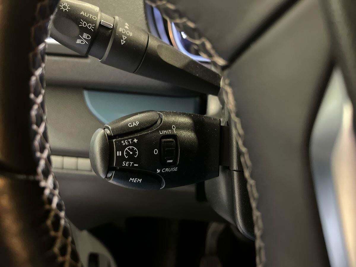 Blå Peugeot Expert fra 2019