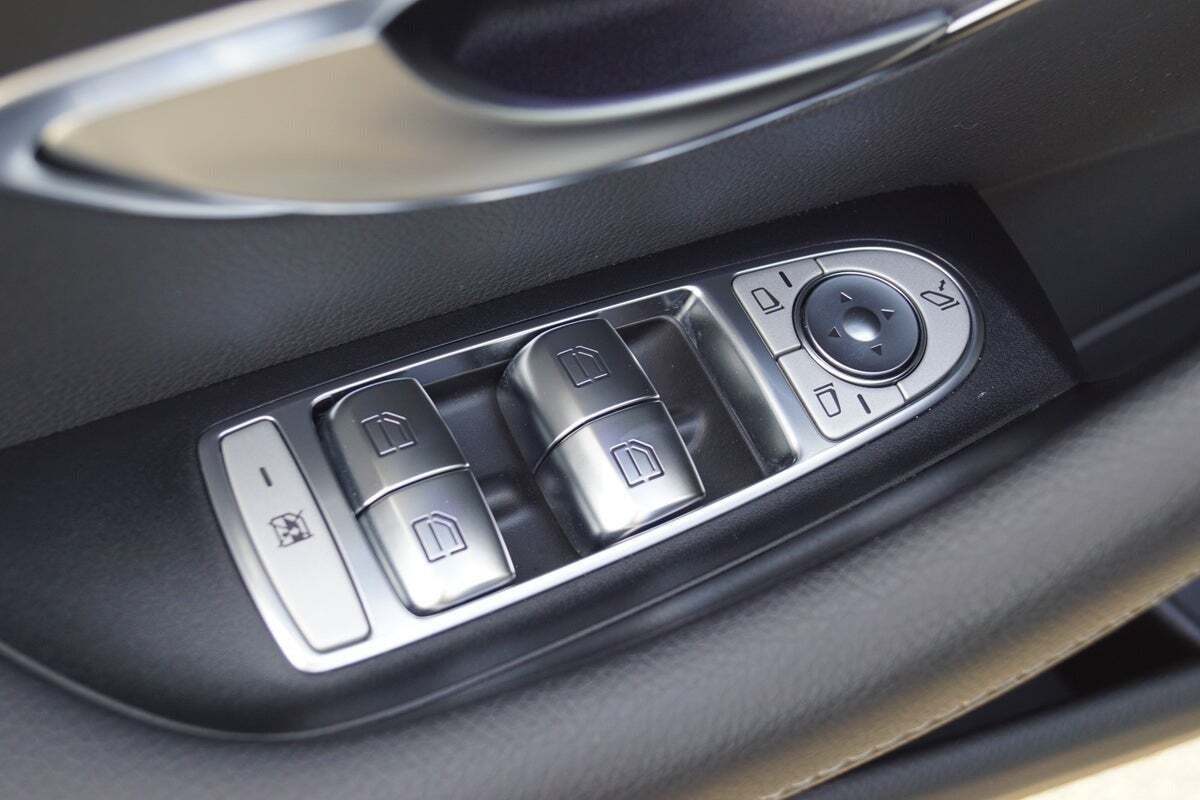 Grå Mercedes E300 de fra 2020