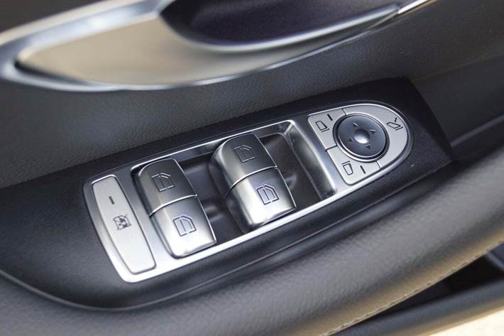 Grå Mercedes E300 de fra 2020