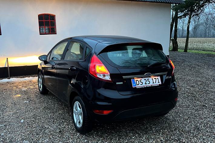 Sort Ford Fiesta fra 2015