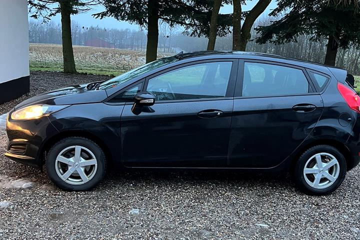 Sort Ford Fiesta fra 2015