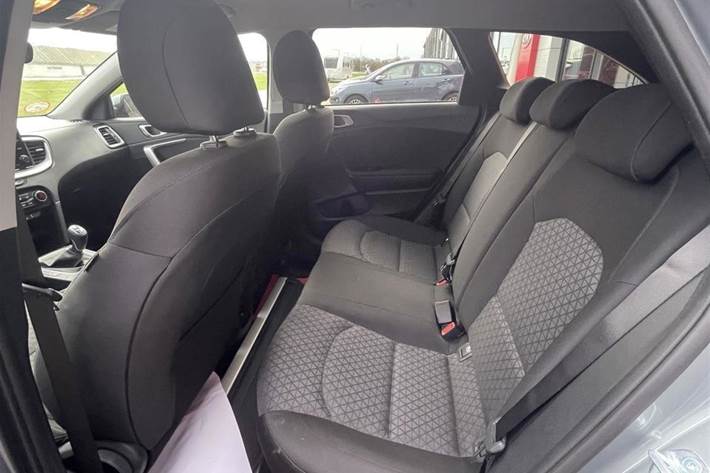 Sølv Kia Ceed fra 2024