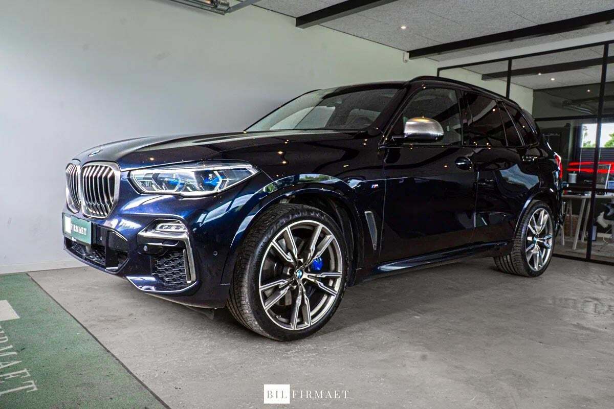 Sort BMW X5 fra 2018 set udefra