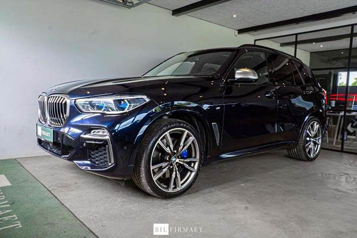 Sort BMW X5 fra 2018 set udefra