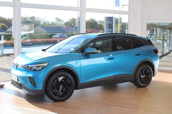 Turquoise VW ID.4 fra 2024 set udefra