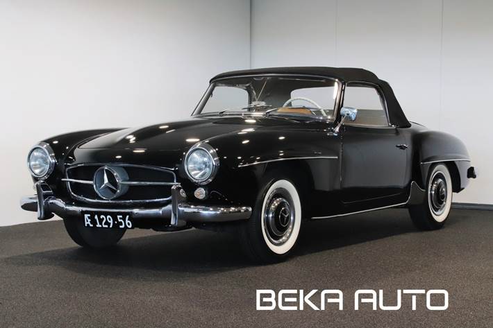 Sort Mercedes 190 SL fra 1956 set udefra