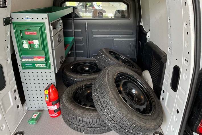 Hvid Peugeot Partner fra 2018