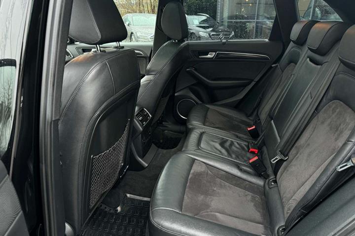 Sort Audi SQ5 fra 2016 set indefra