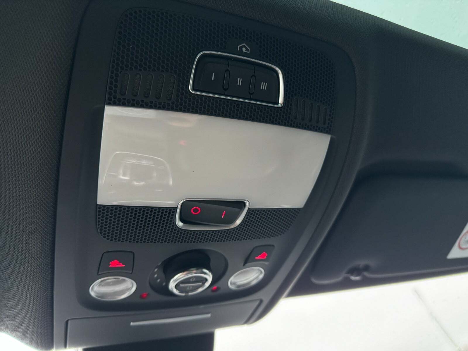 Sort Audi SQ5 fra 2016 set indefra