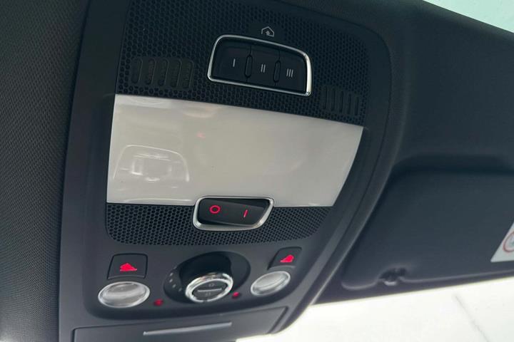 Sort Audi SQ5 fra 2016 set indefra
