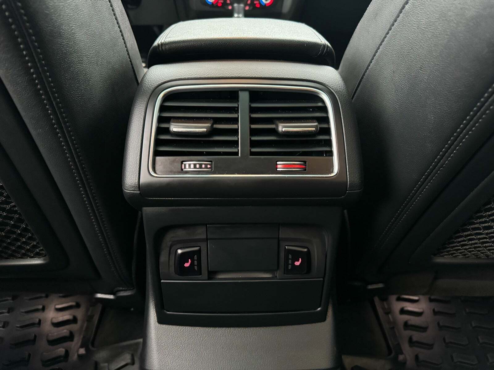 Sort Audi SQ5 fra 2016 set indefra