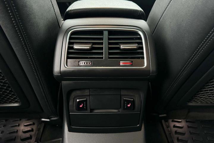 Sort Audi SQ5 fra 2016 set indefra