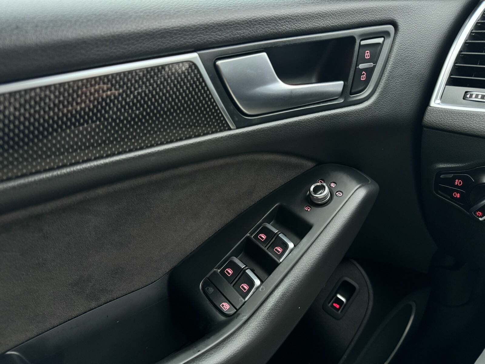 Sort Audi SQ5 fra 2016 set indefra