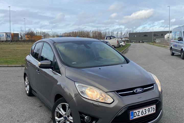 Grå Ford C-MAX fra 2012