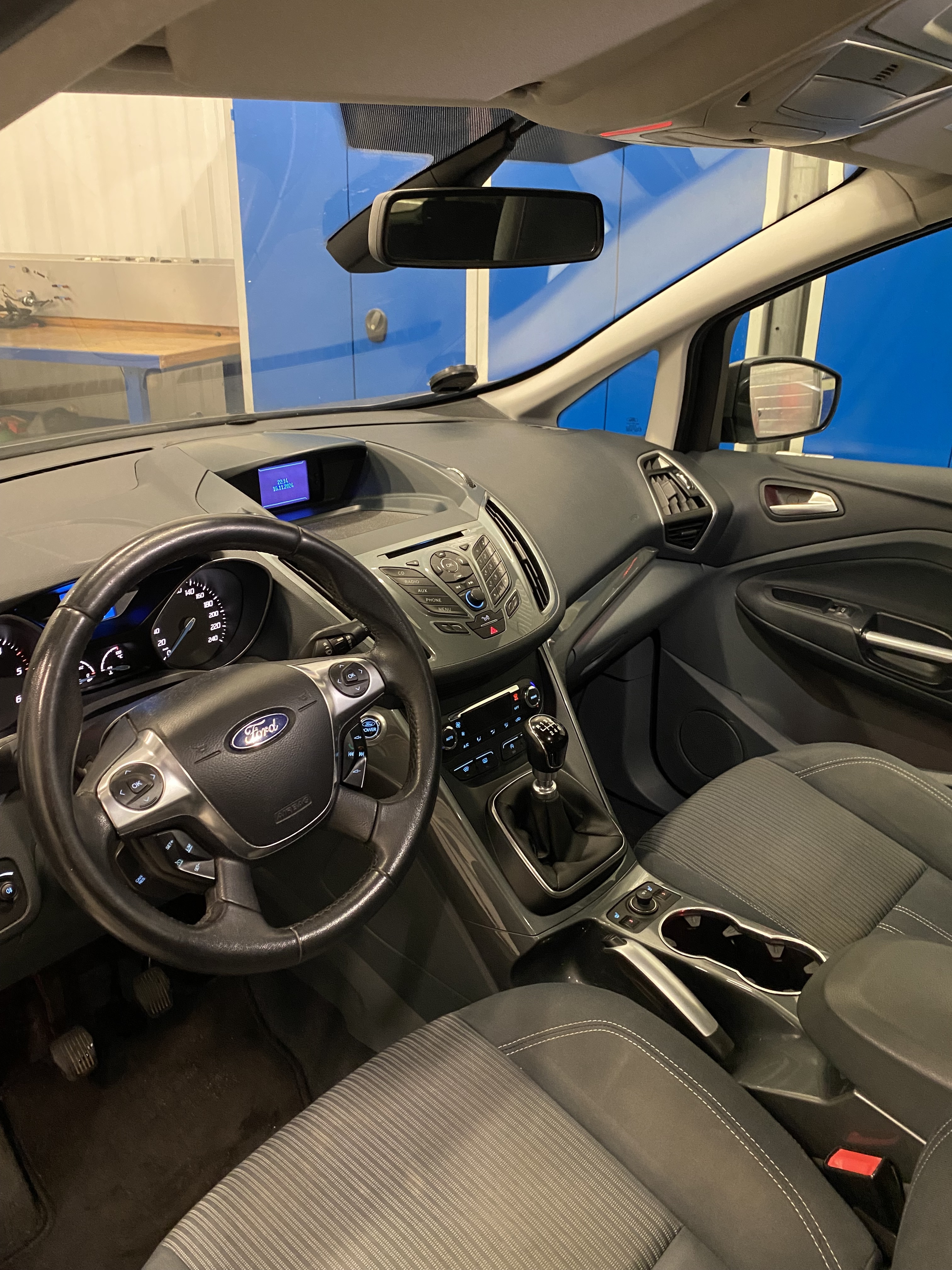 Grå Ford C-MAX fra 2012