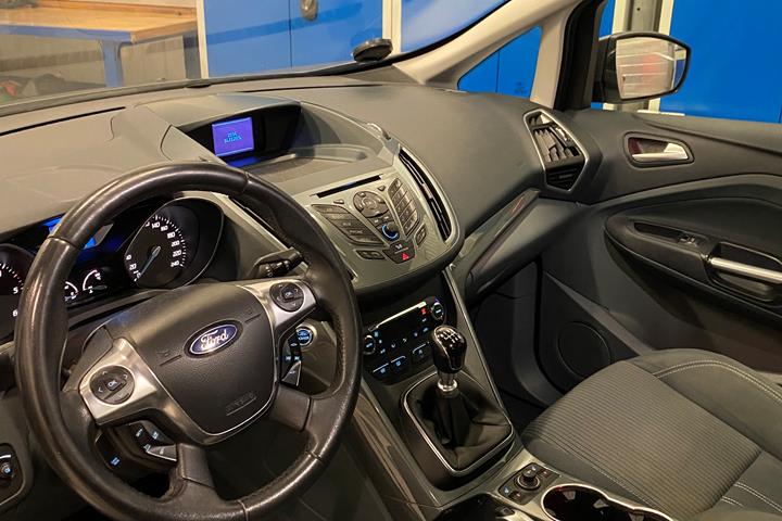 Grå Ford C-MAX fra 2012