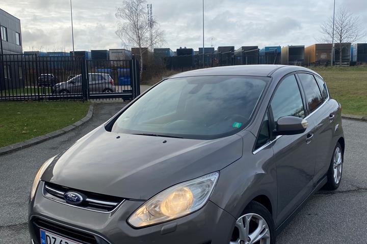 Grå Ford C-MAX fra 2012