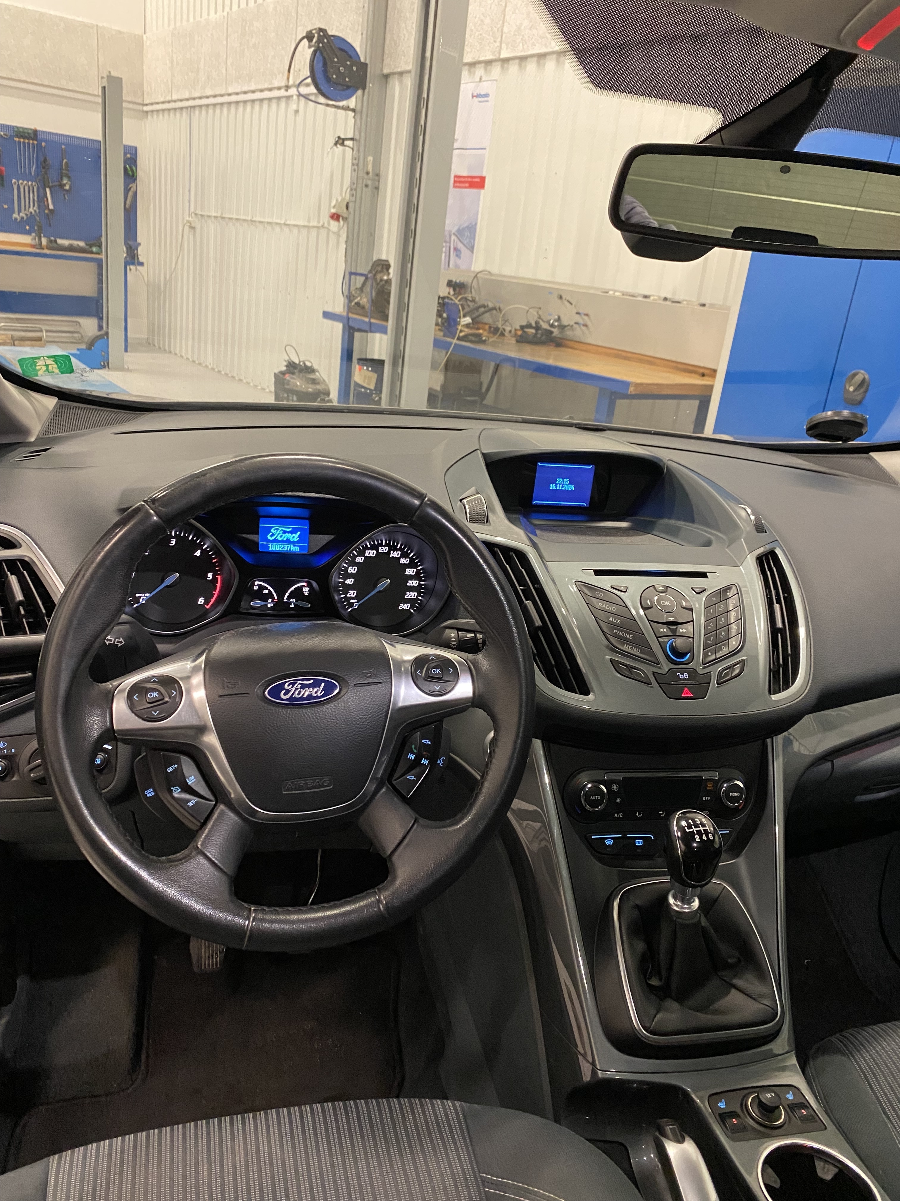 Grå Ford C-MAX fra 2012