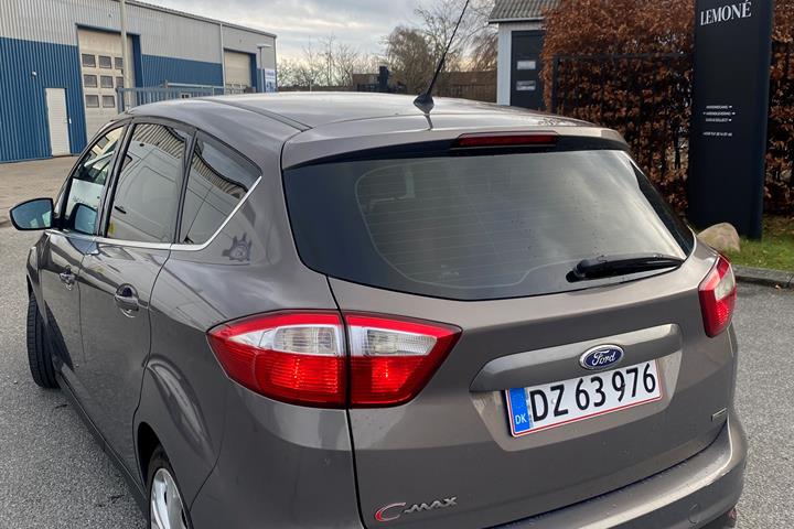 Grå Ford C-MAX fra 2012