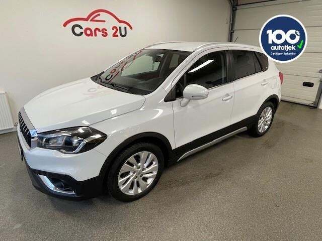 Hvid Suzuki S-Cross fra 2018 set udefra