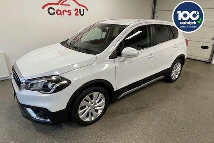 Hvid Suzuki S-Cross fra 2018 set udefra