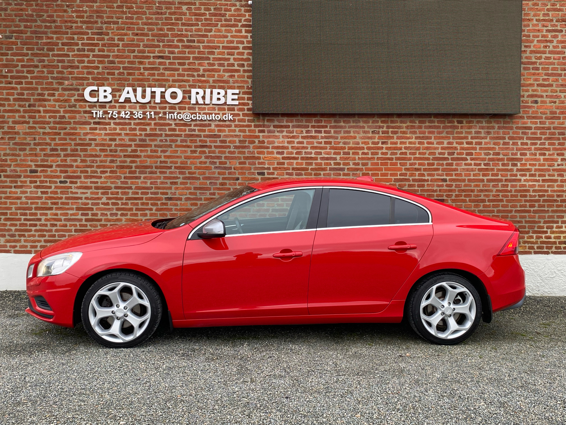 Rød Volvo S60 fra 2011