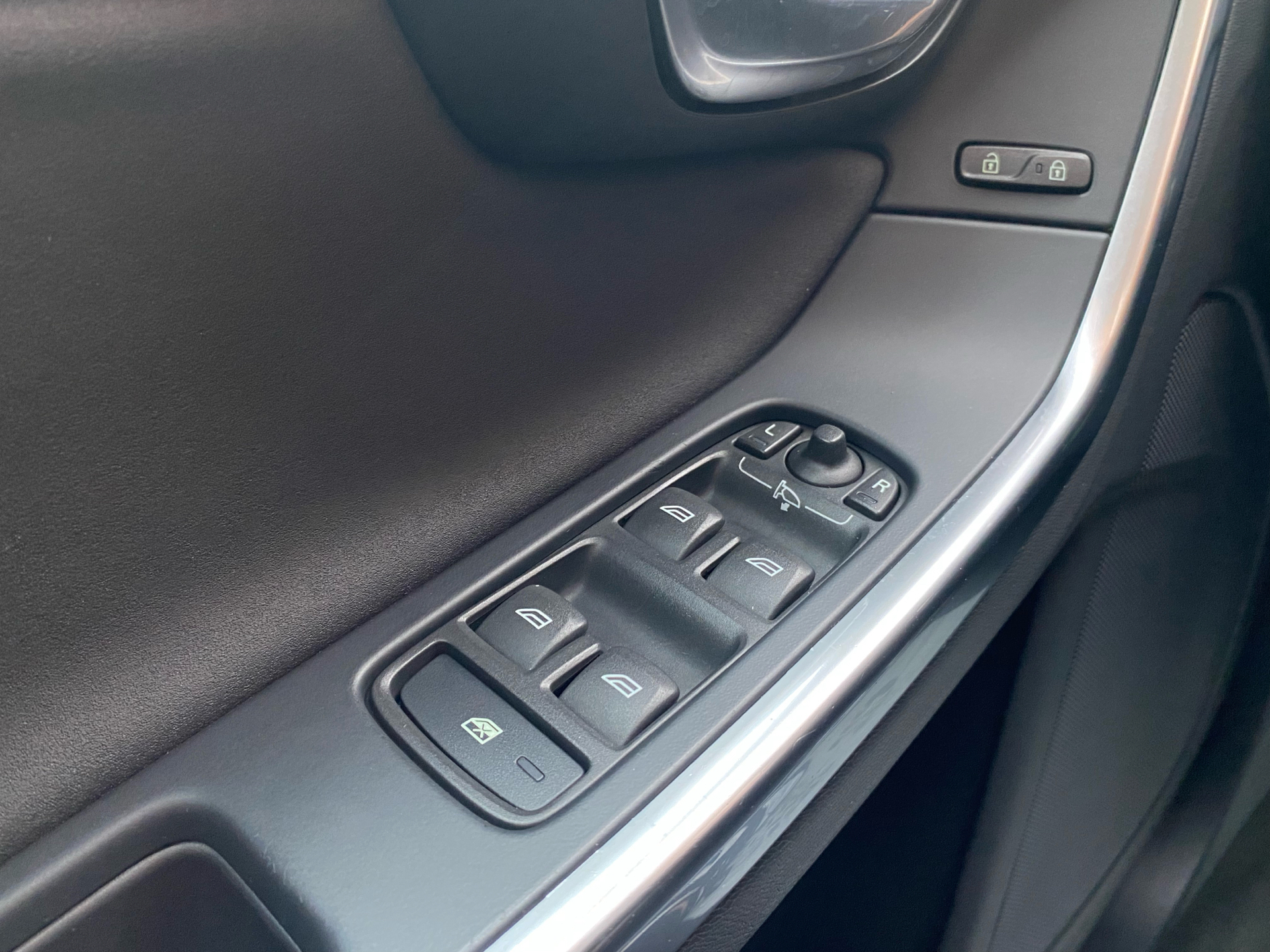 Rød Volvo S60 fra 2011