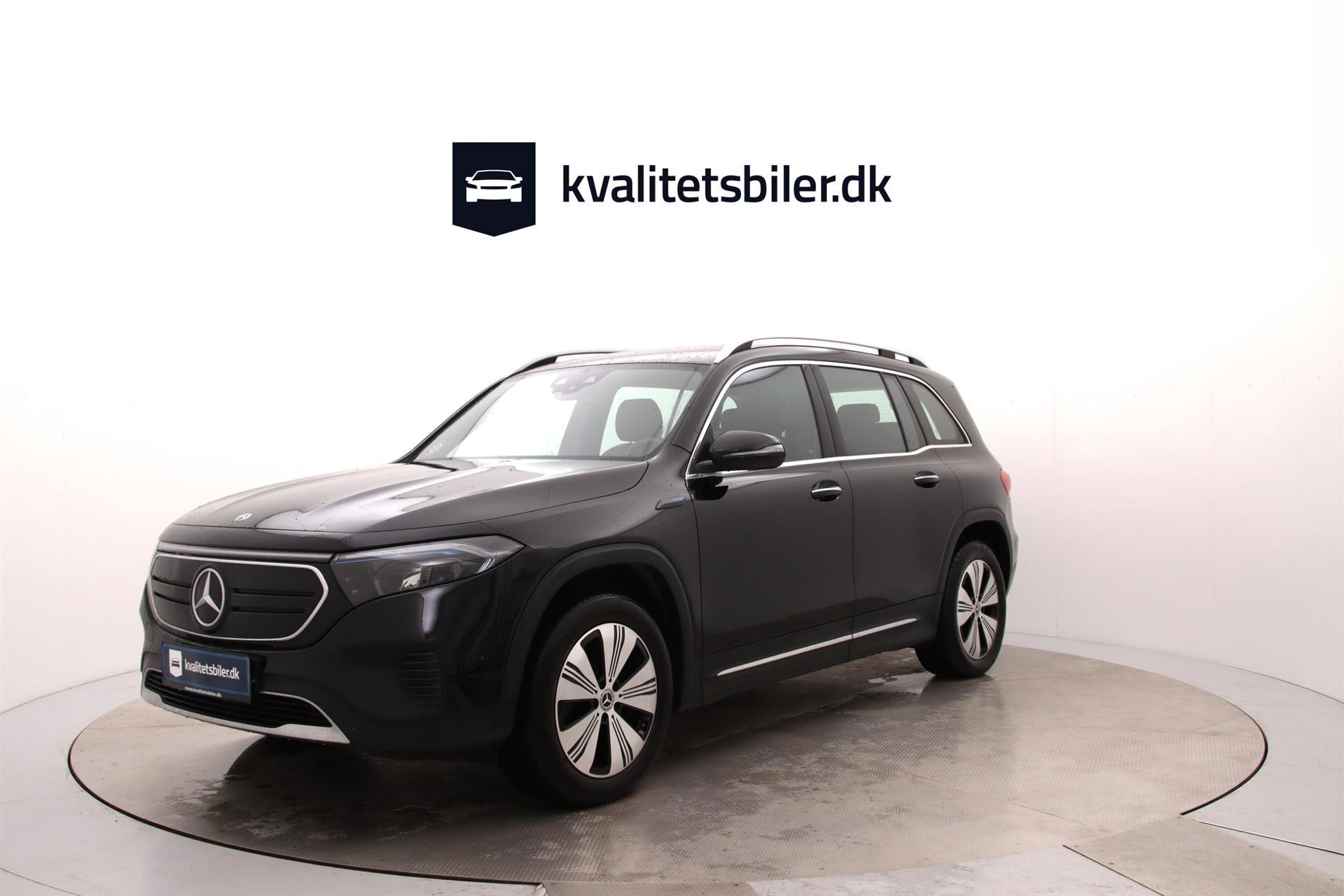 Sort Mercedes EQB 300 fra 2022 set udefra