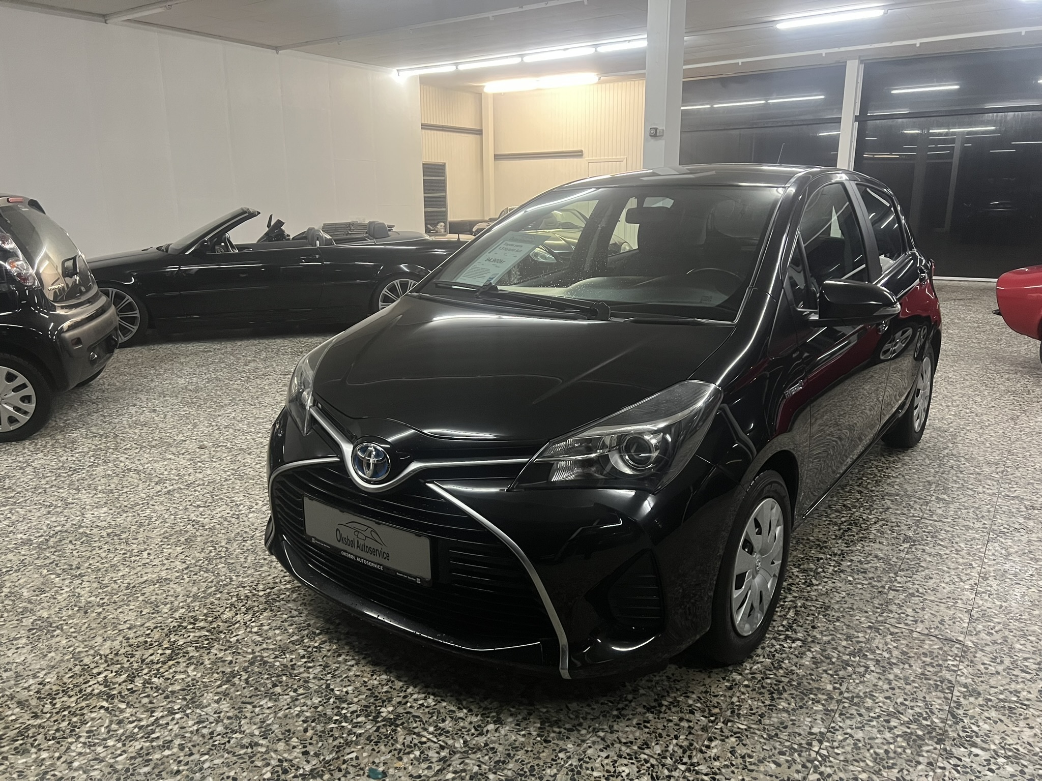 Sort Toyota Yaris fra 2016
