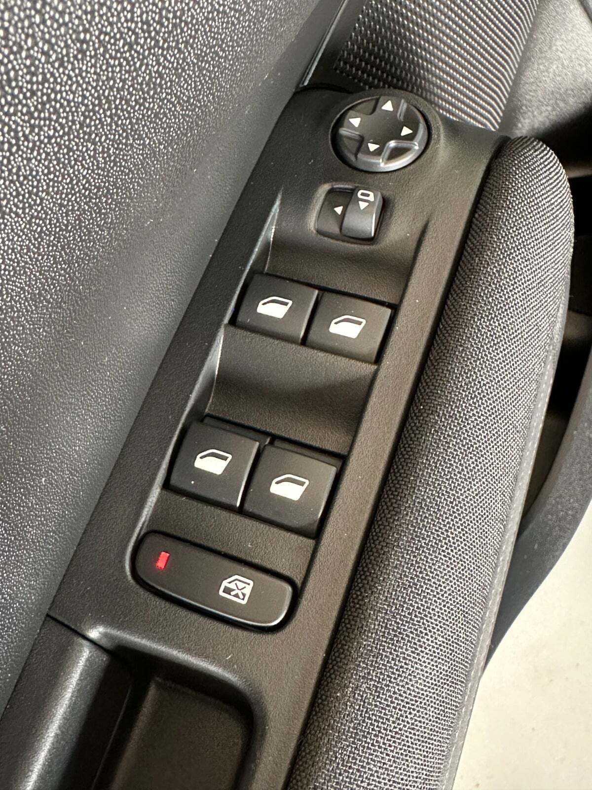 Blå Citroën C3 Aircross fra 2022 set indefra