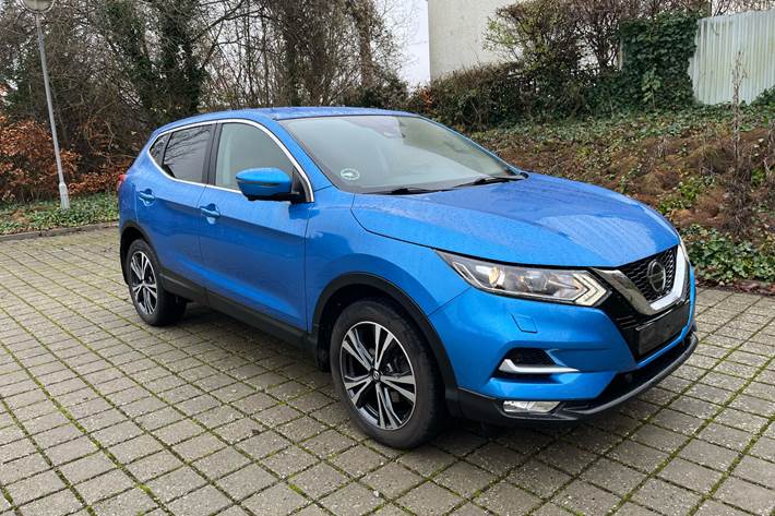 Blå Nissan Qashqai fra 2019 set udefra