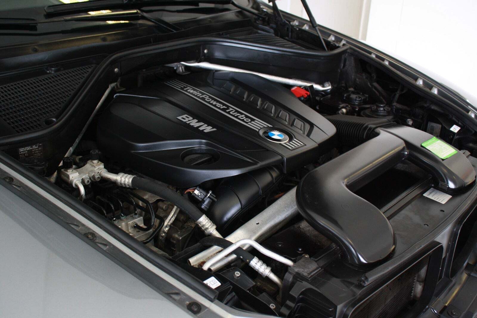 Grå BMW X5 fra 2012