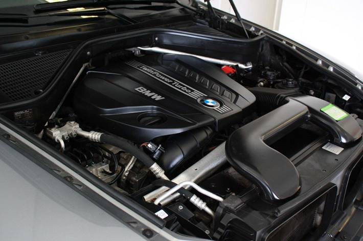 Grå BMW X5 fra 2012