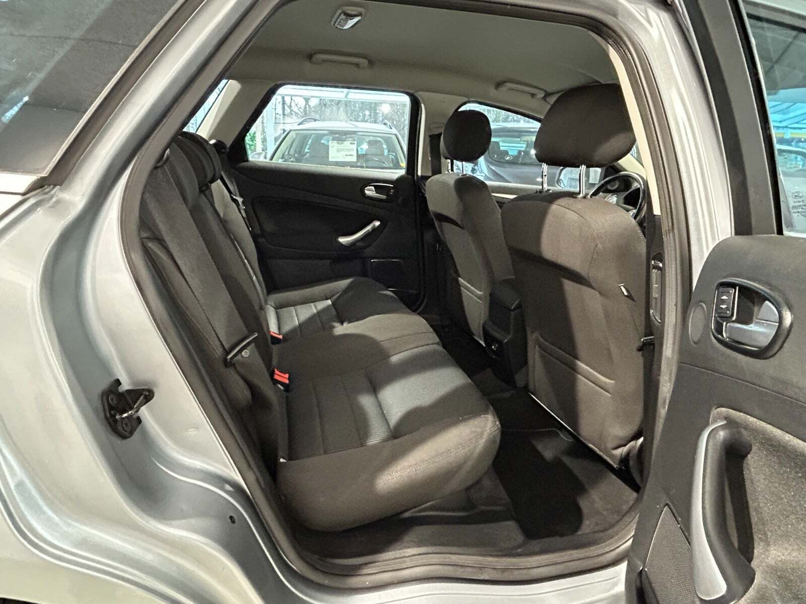 Blå Ford Mondeo fra 2009