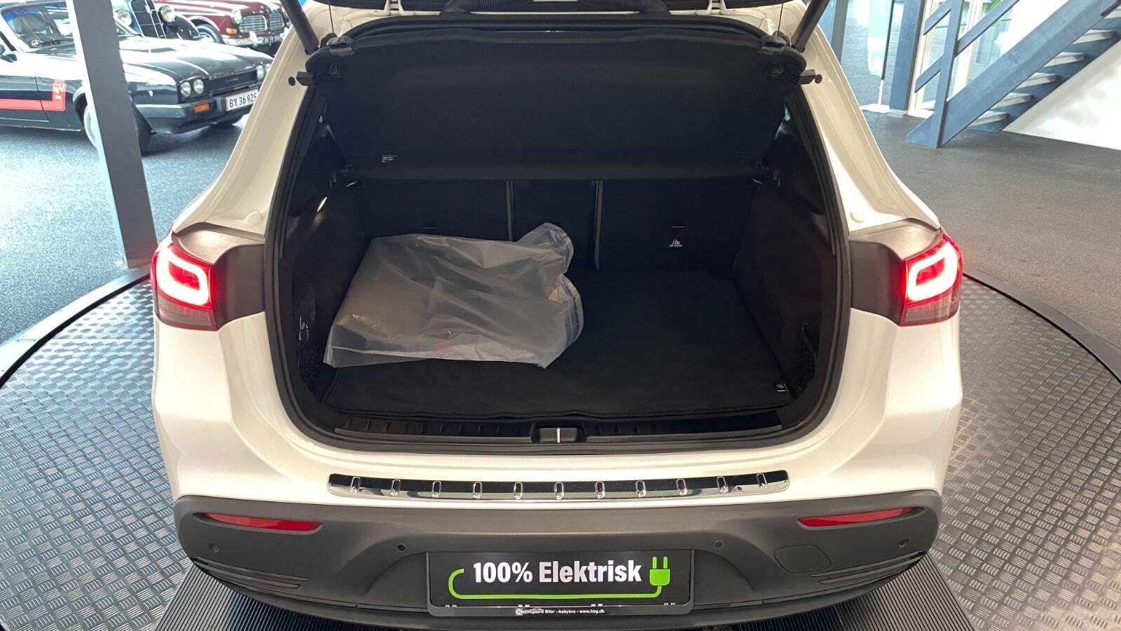 Hvid Mercedes EQA250 fra 2021