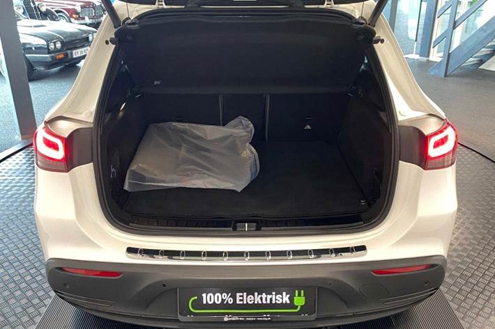 Hvid Mercedes EQA250 fra 2021