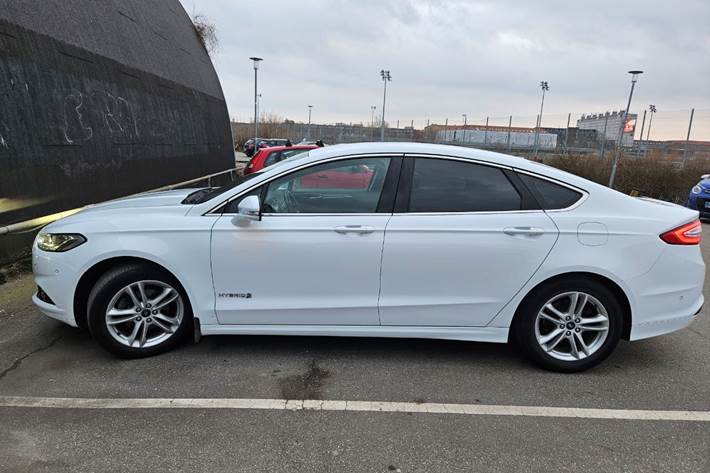 Hvid Ford Mondeo fra 2019