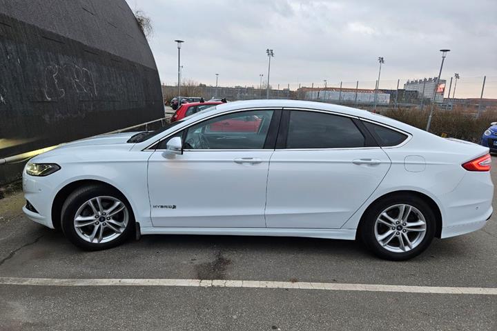 Hvid Ford Mondeo fra 2019