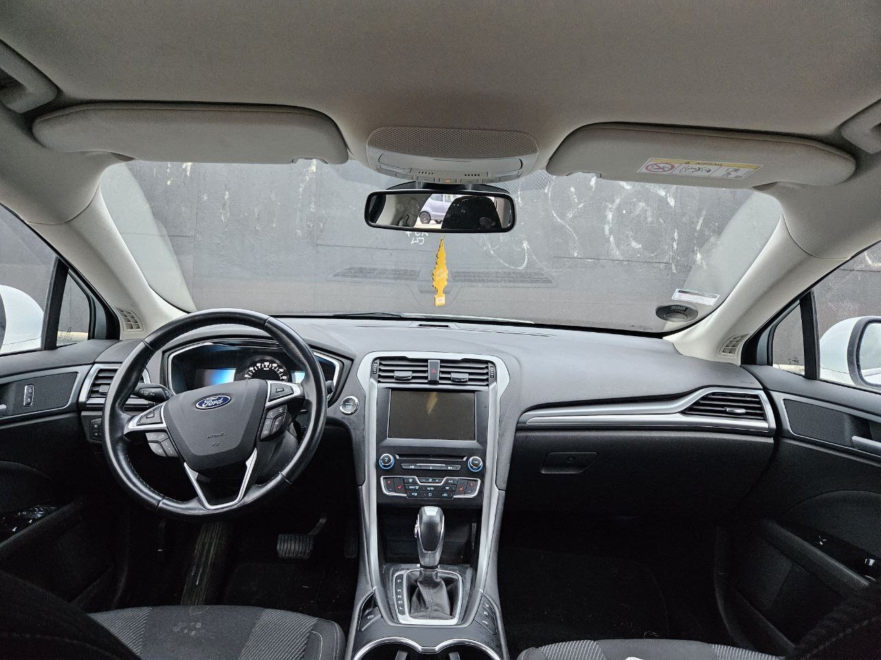 Hvid Ford Mondeo fra 2019