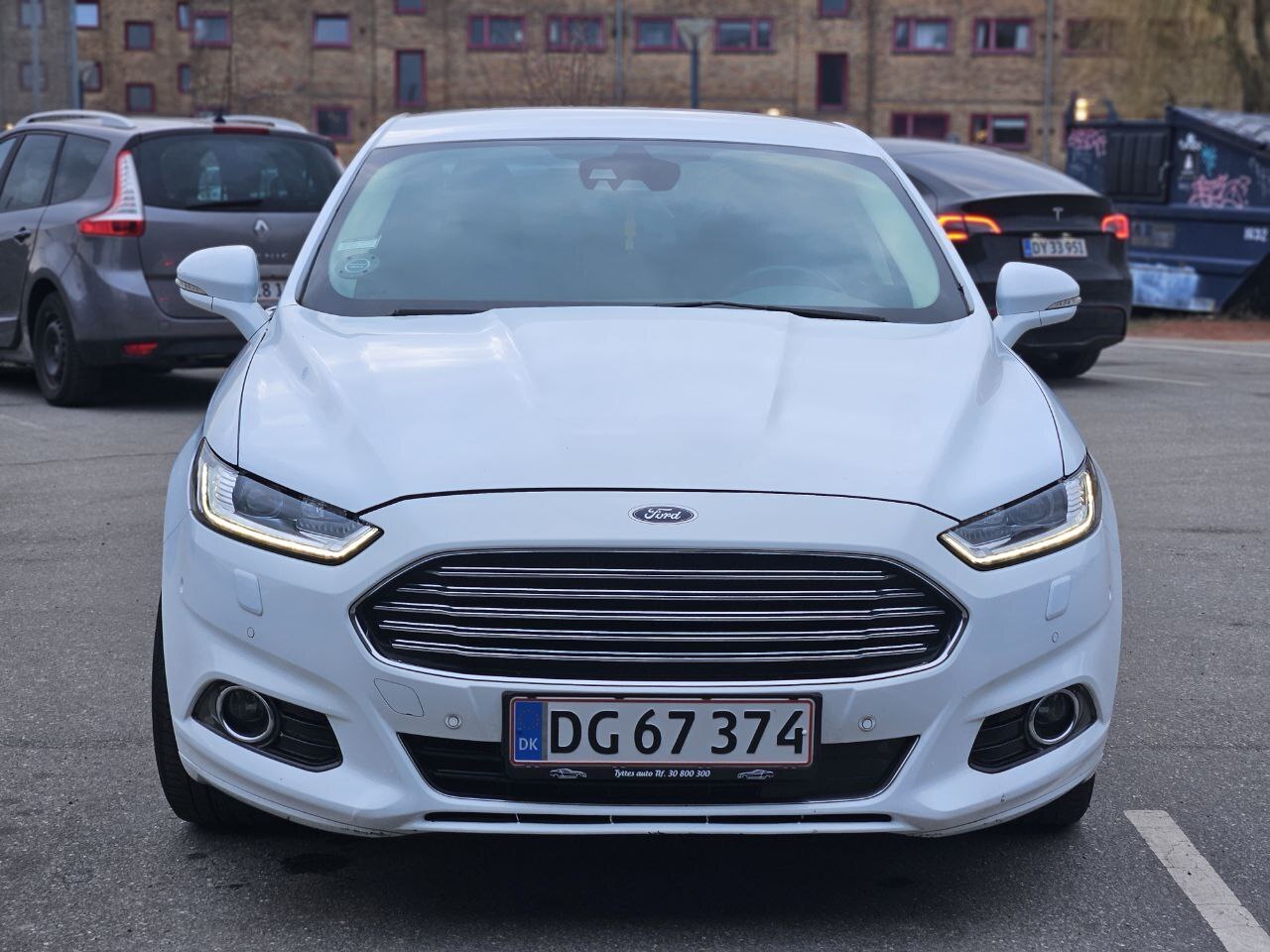 Hvid Ford Mondeo fra 2019
