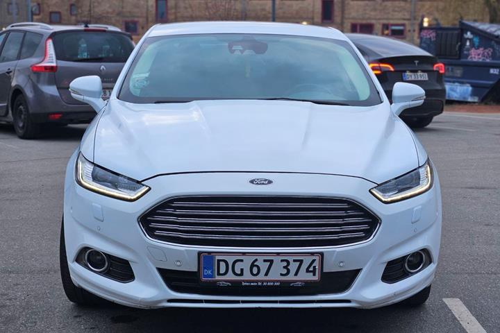 Hvid Ford Mondeo fra 2019