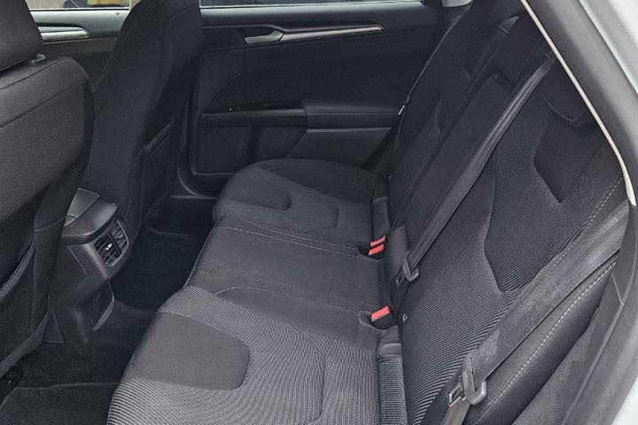 Hvid Ford Mondeo fra 2019