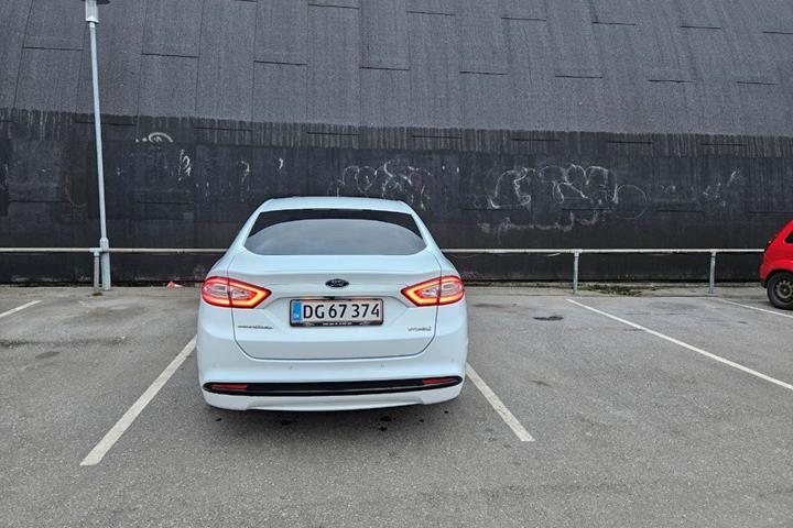 Hvid Ford Mondeo fra 2019