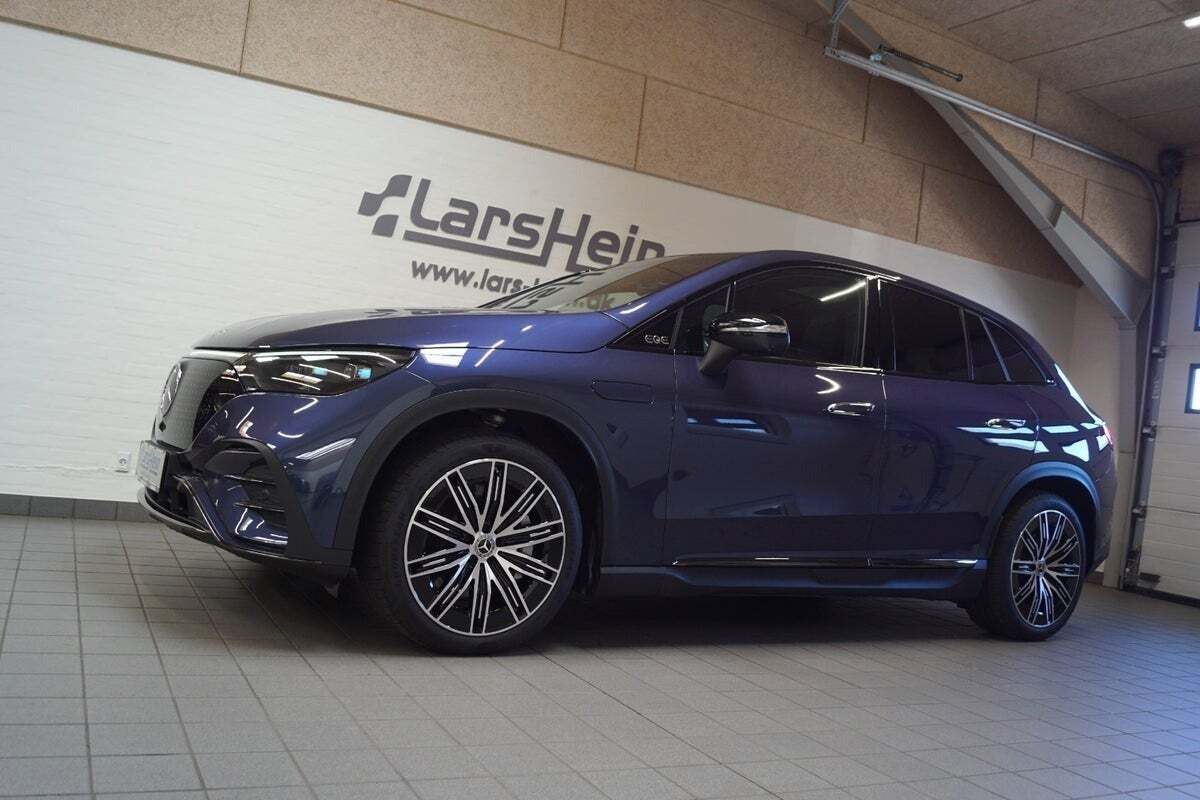 Blå Mercedes EQE350+ SUV fra 2023