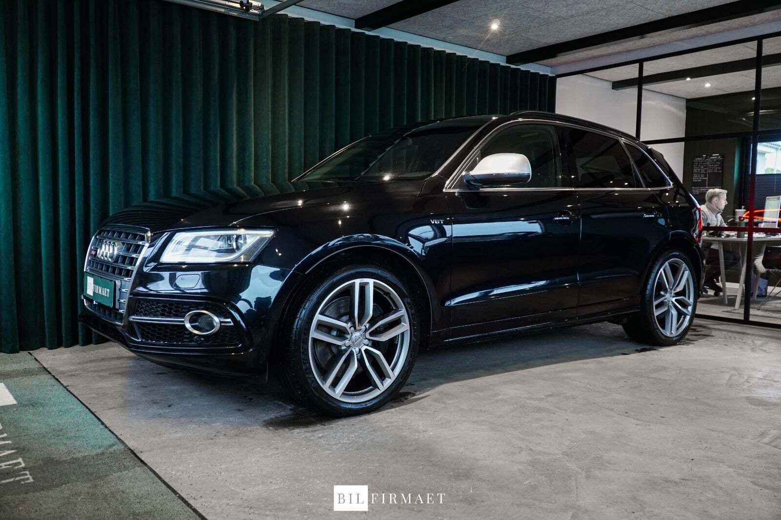 Sort Audi SQ5 fra 2014 set udefra