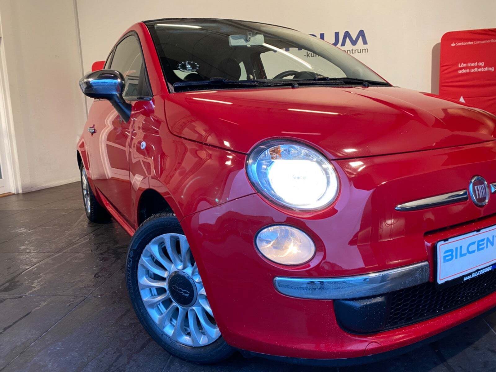 Rød Fiat 500C fra 2015
